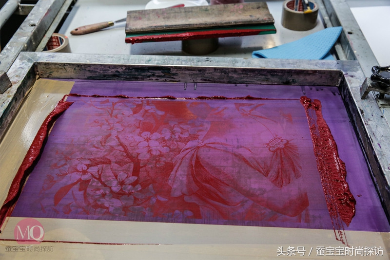 迷彩丝影-专访法国丝印大师VeroniqueFremy盛放法国的东土之花