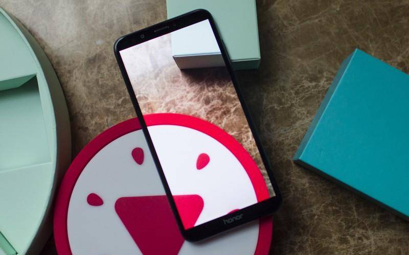 899元就可以购买这么酷炫的神器荣耀畅玩7C全面屏和人脸解锁