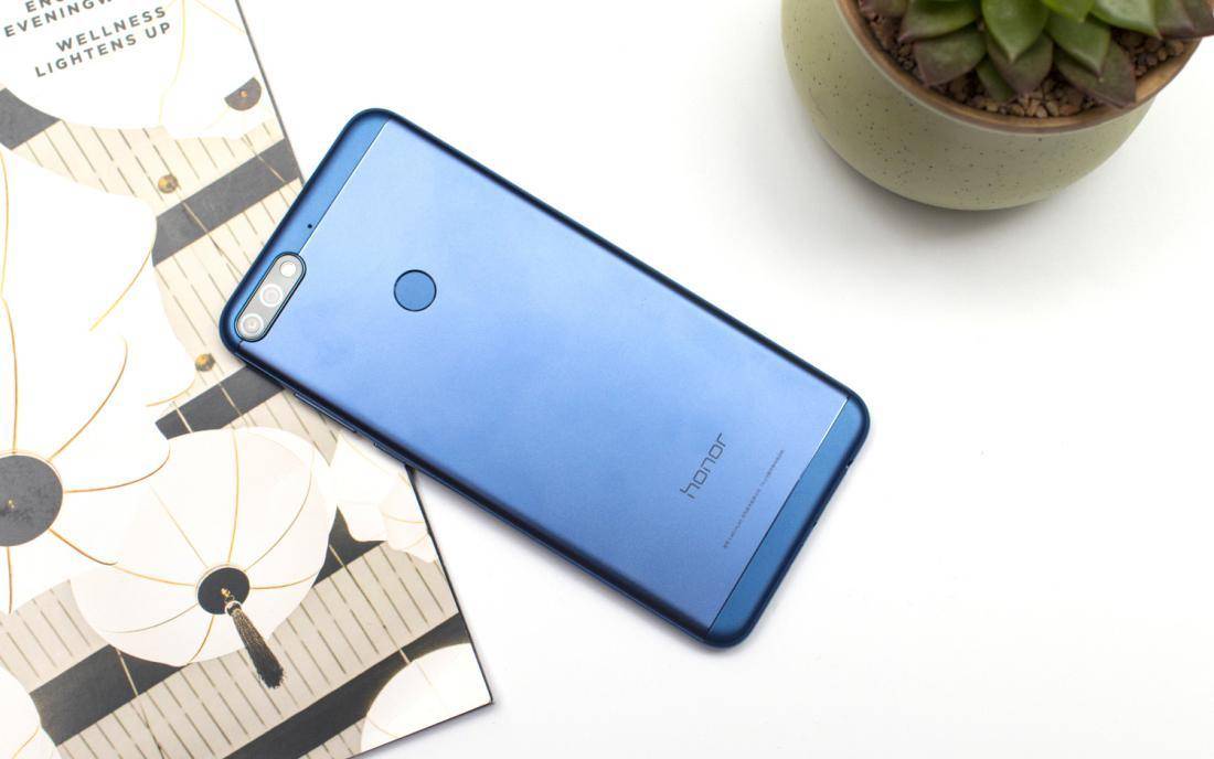 899元就可以购买这么酷炫的神器荣耀畅玩7C全面屏和人脸解锁