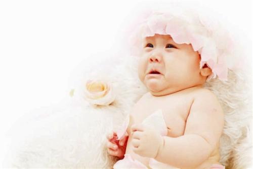 清凉油小孩可吃吗,清凉油里有樟脑吗