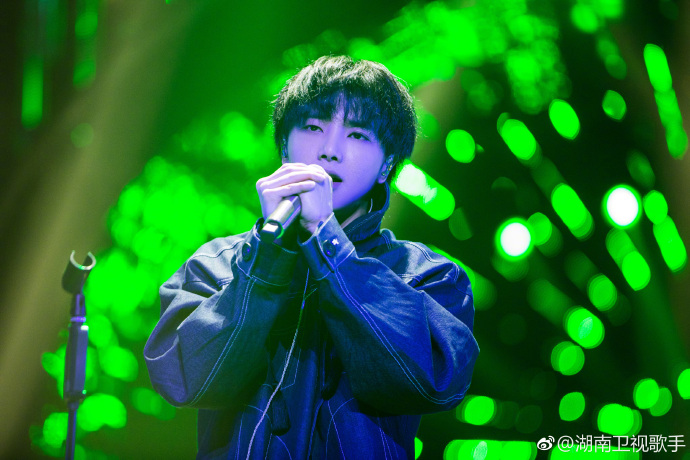 华晨宇是怎么评价自己的歌呢,专业人士评价华晨宇的歌