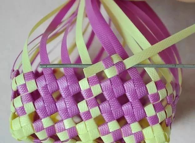 塑料带手工编织篮子收纳筐,塑料袋收纳筐