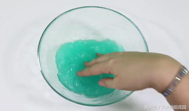 用瓜尔胶粉做假水不粘手,做泥用的瓜尔胶粉