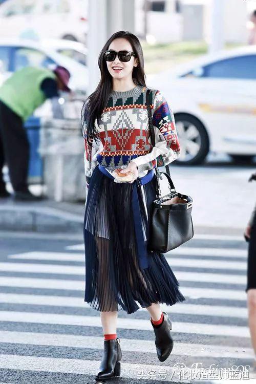 圆领卫衣长款百褶裙搭配图女款,百褶裙搭配卫衣搭配丝袜乐福鞋