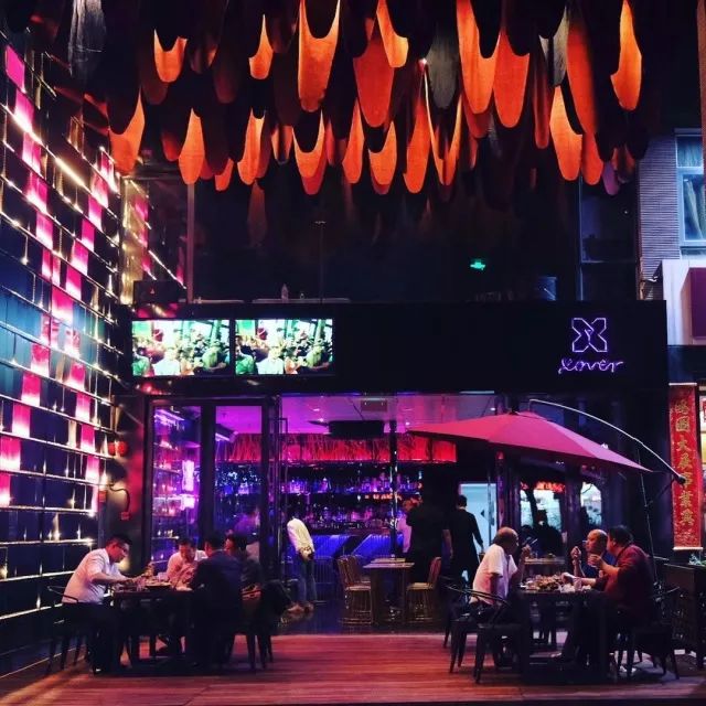 揭秘“X”餐吧，不仅美食份量MAX，鸡尾酒还花样百出！