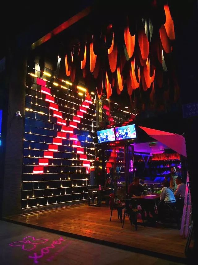 揭秘“X”餐吧，不仅美食份量MAX，鸡尾酒还花样百出！