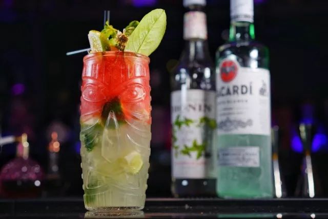 揭秘“X”餐吧，不仅美食份量MAX，鸡尾酒还花样百出！