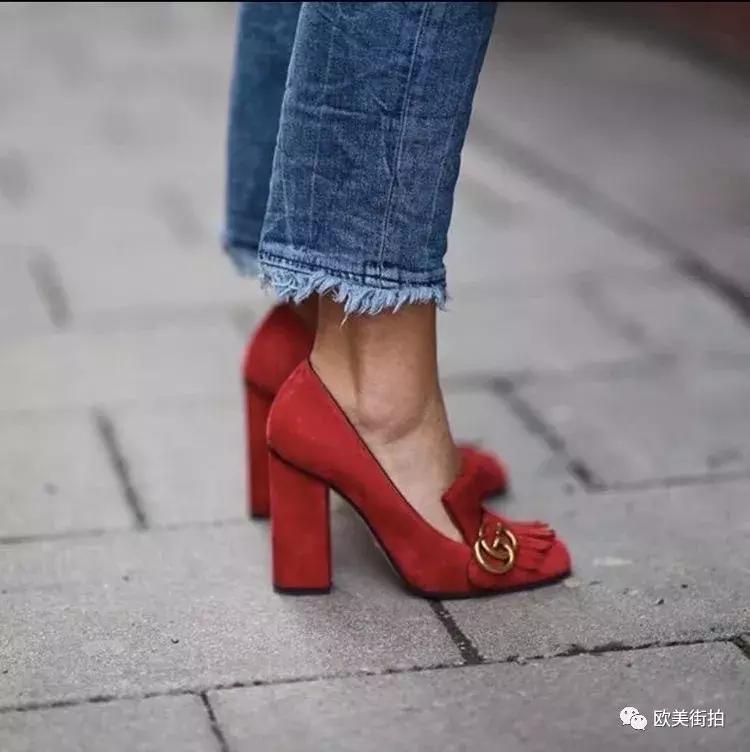 春季红鞋怎么搭配衣服,红色尖头单鞋子怎么搭配衣服