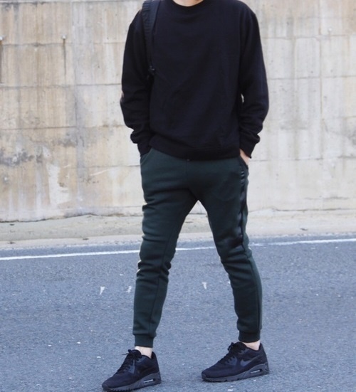 男生穿搭推荐一整套简约风,男生高级极简穿搭推荐