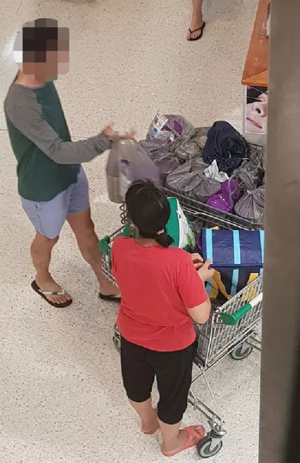 天没亮就来排队,天没亮就出门排队