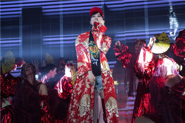 李宇春高定2022,回忆2018年李宇春的演唱会