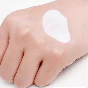 新买的安耐晒味道和以前的不一样,刚买的安耐晒和之前的味道不一样