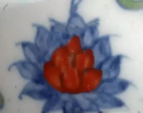 成化斗彩上的红彩和绿彩,古釉瓷器鉴定方法