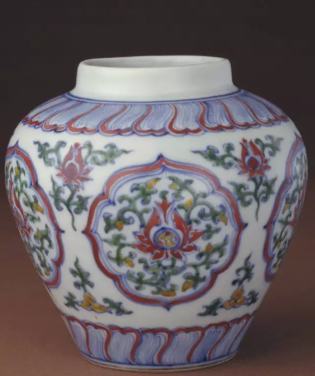 成化斗彩上的红彩和绿彩,古釉瓷器鉴定方法