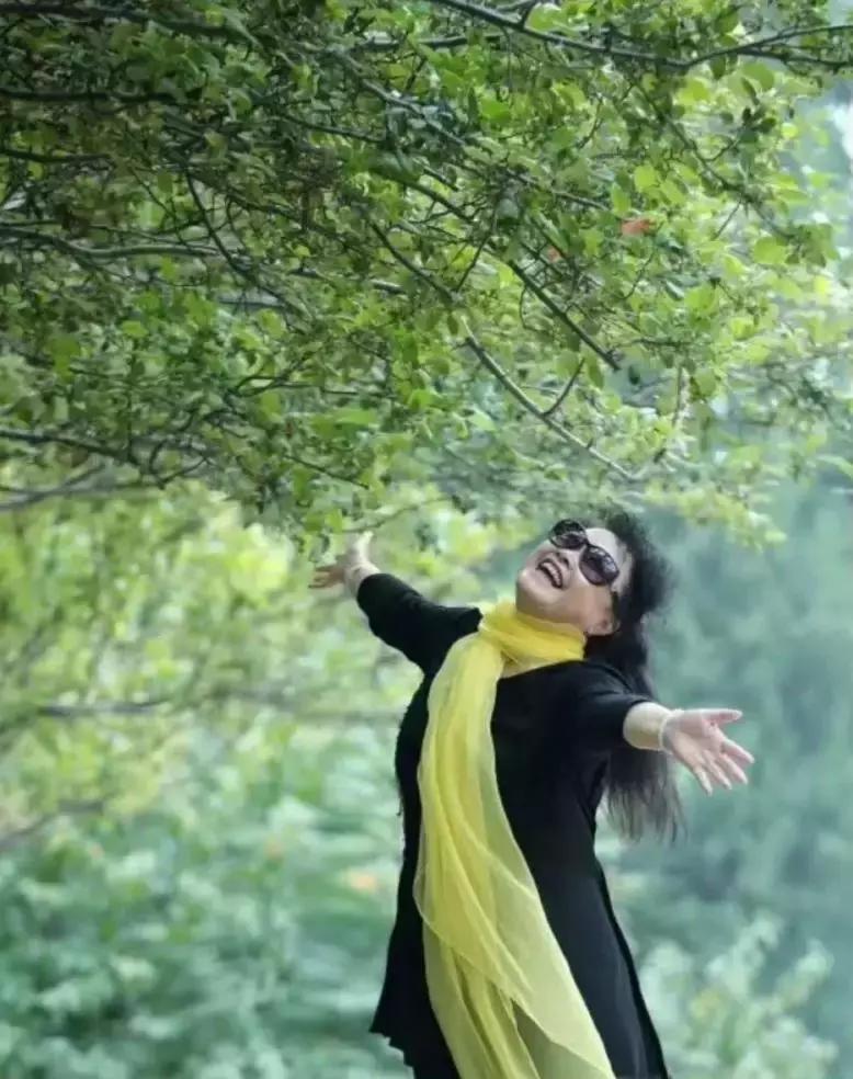 看完我妈拍的春游照片,我跟我爸都哭了……