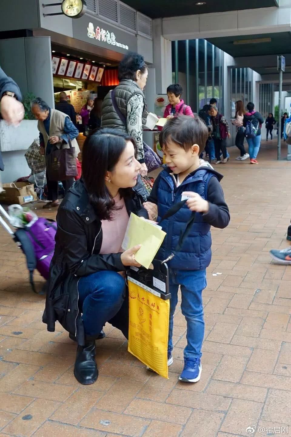 年入20万，妈给娃买几百块的鞋爸觉得过分，穿鞋有关穷养富养？