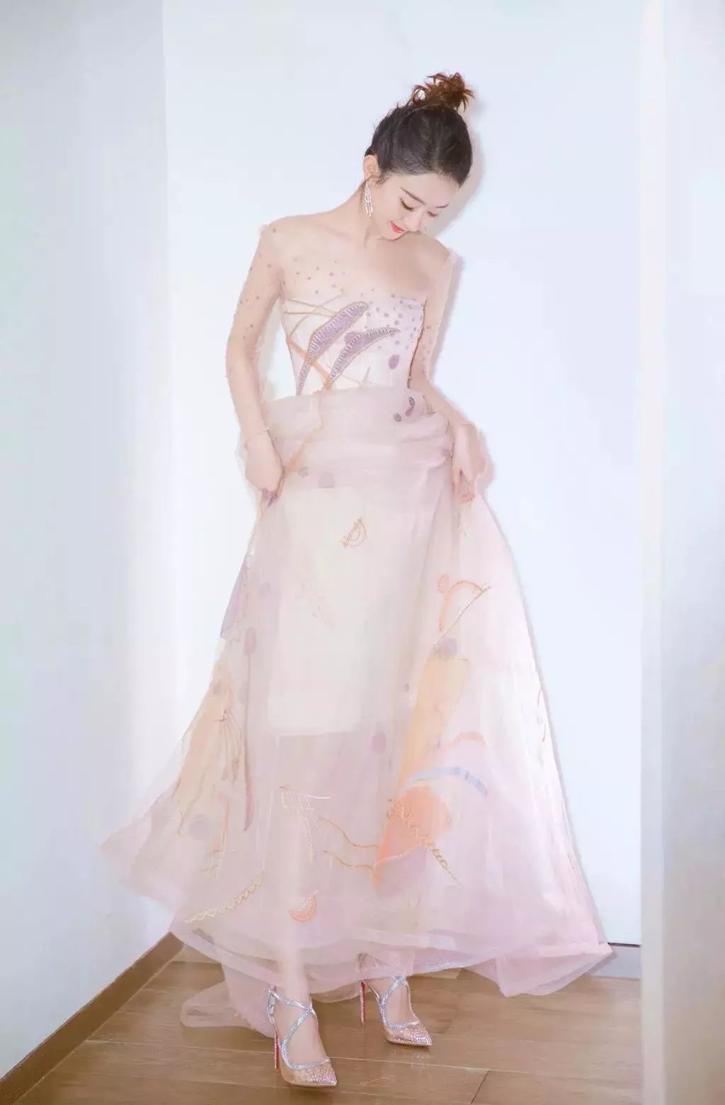 藏青色裙子搭配什么颜色上衣好看,上衣和裙子搭配比例是多少