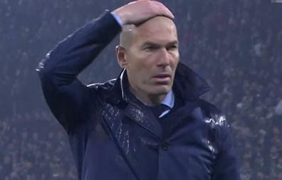 布冯c罗颁奖典礼谈倒钩,布冯面对c罗惊天倒钩