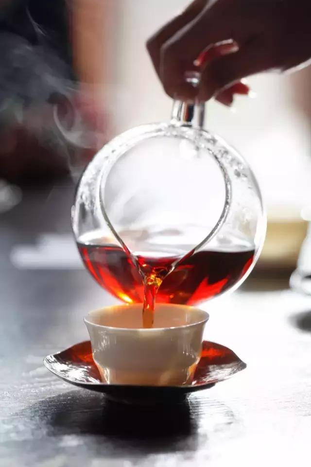 茶席上的茶器是什么样的,一个完整的茶席有几个茶器