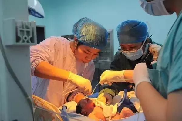 这位孕妇做个核磁共振检查为何要打麻醉？