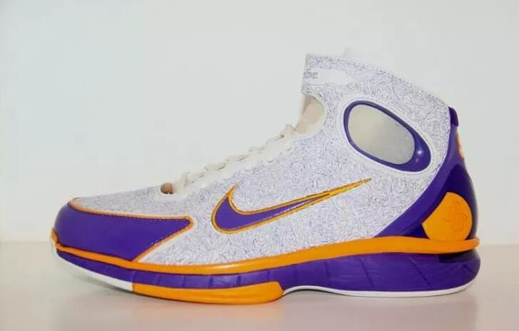 科比黑曼巴战靴,回忆科比经典