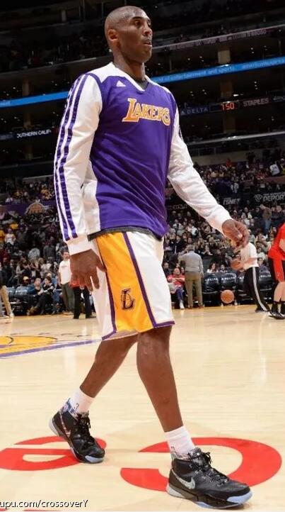 科比黑曼巴战靴,回忆科比经典