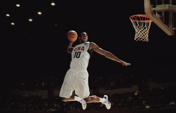 科比黑曼巴战靴,回忆科比经典