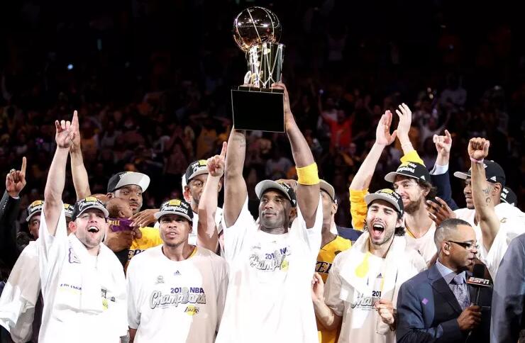 科比黑曼巴战靴,回忆科比经典