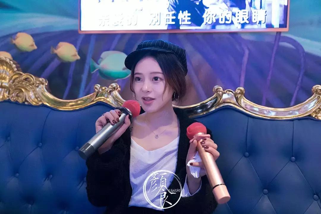 我在「纯K」中见到同一个姑娘，五次