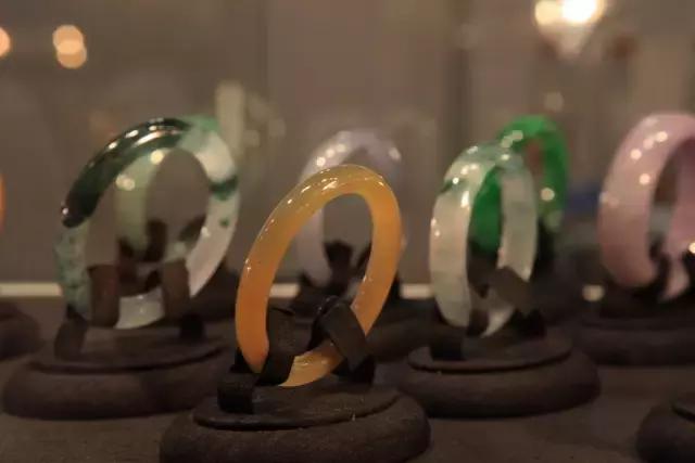 最美的翡翠玉手镯,最美玉手镯各种款式