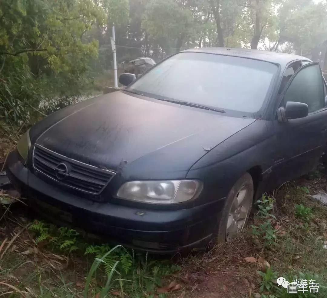 当年价值百万的凌志LS400被黄标报废，场面真是太残忍了！