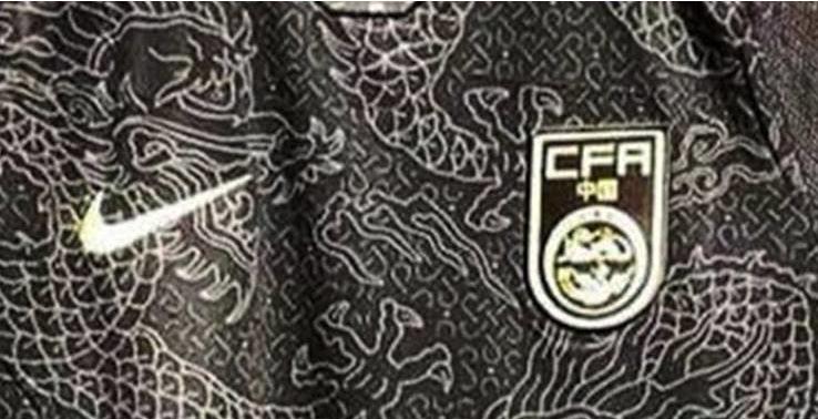 国足黑龙袍球衣,国足黑金龙纹球衣