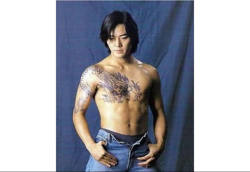 国足黑纹龙球衣,国足暗黑龙球服