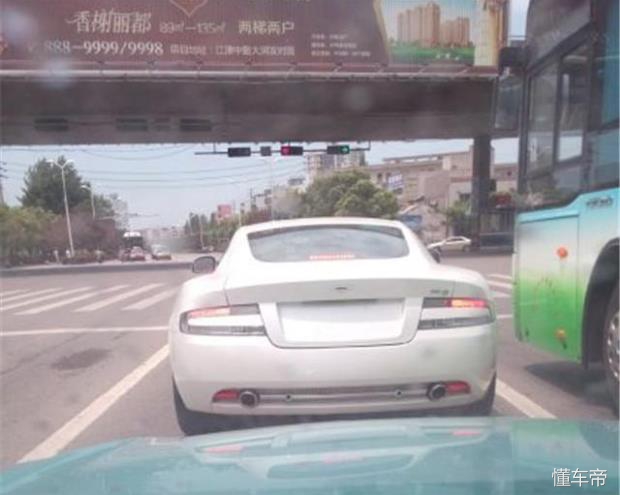 荆州最牛的豪车豪牌，最贵的落地1500万，平时你遇到过几辆？