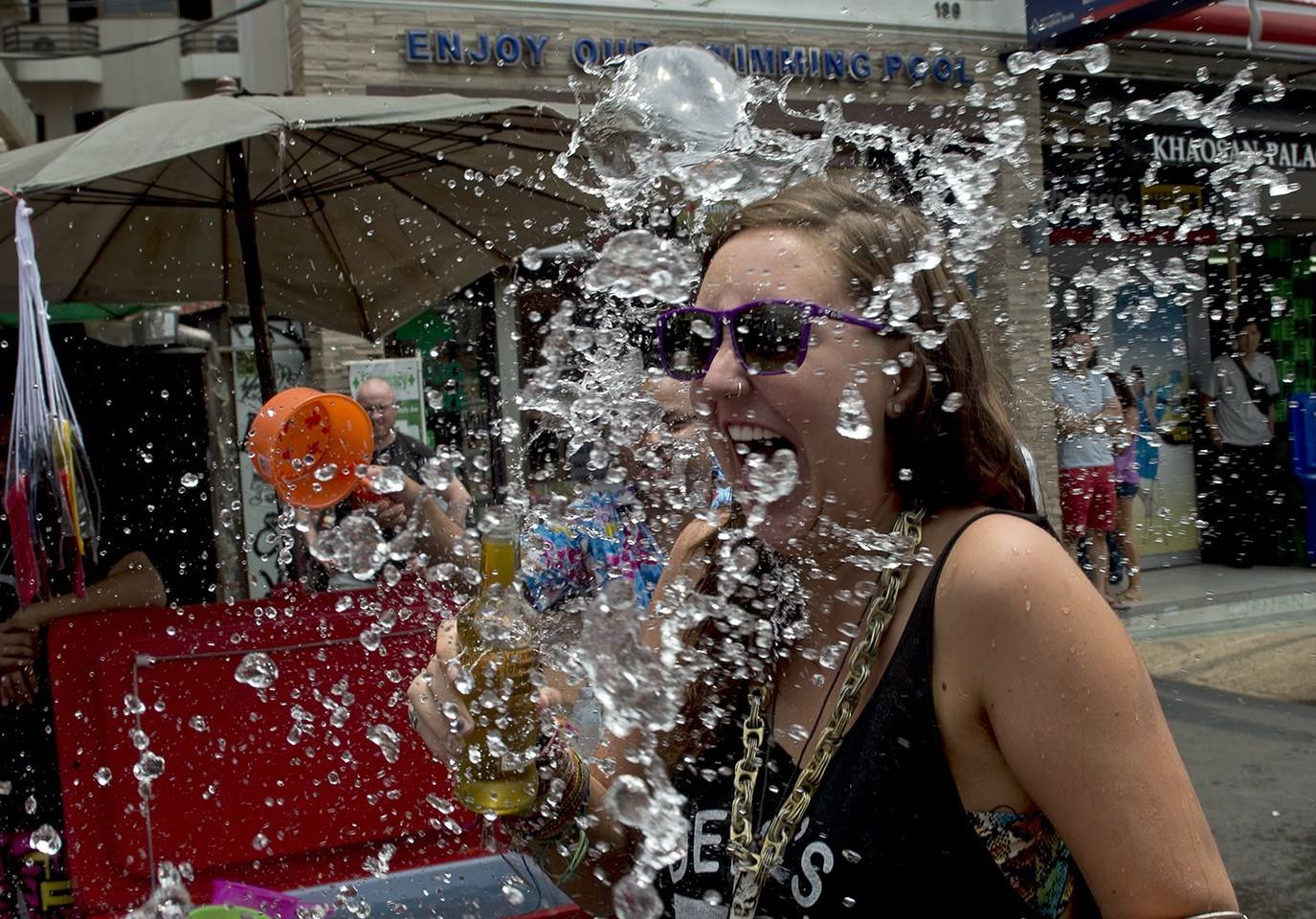 3月底泰国泼水节,不能错过泰国泼水节