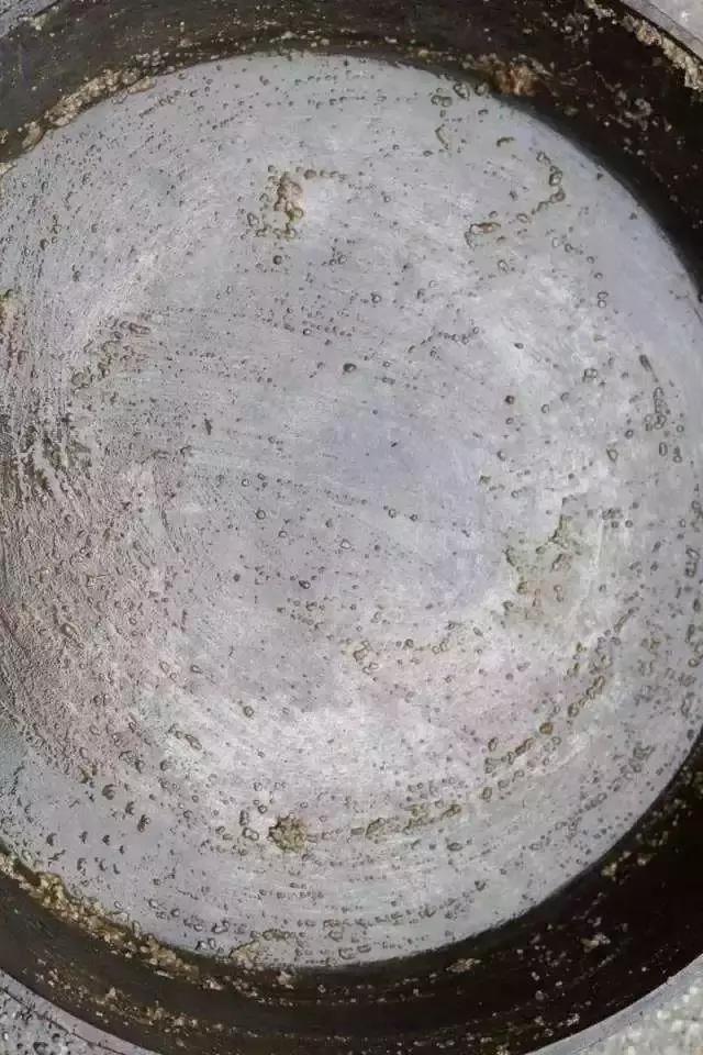 铁锅烧糊黑垢怎么去除,铁锅烧糊的地方清洗不掉