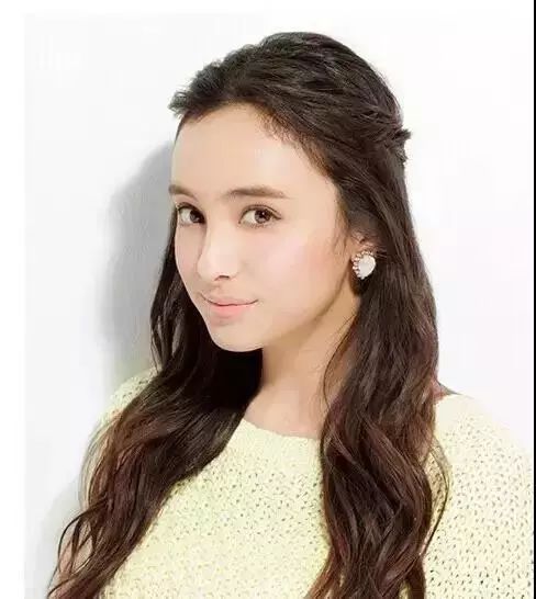 超短烫发刘海怎么扎头发简单好看,40岁的女人烫发后咋扎头发