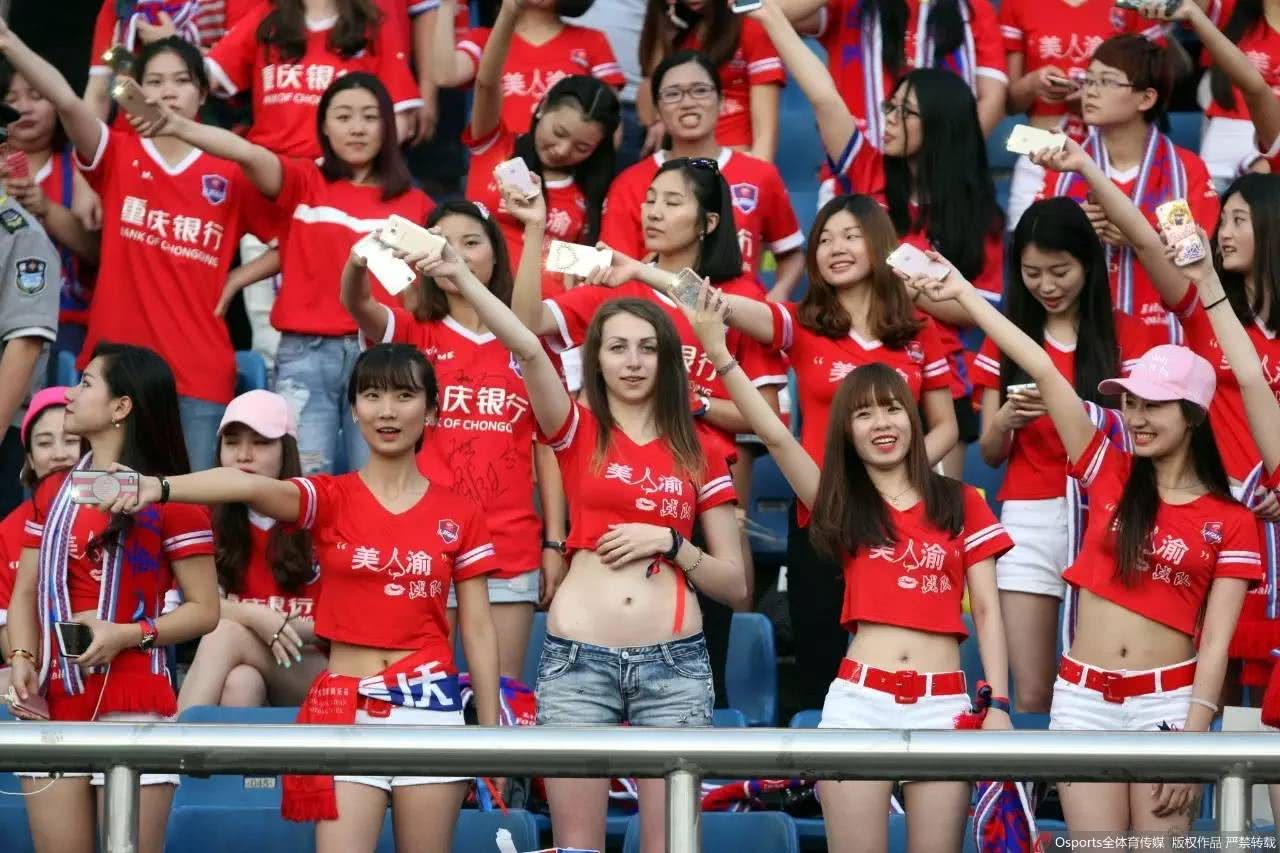 重庆惊现100名热辣足球宝贝，组队“美人渝”，邀你激情一夏！