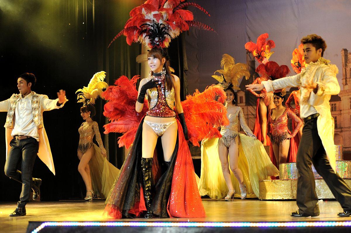 泰国“人妖”光鲜背后的辛酸史