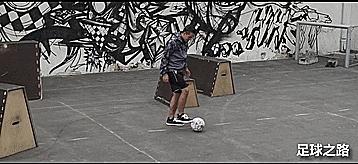足球脚背内侧带球基本功训练技巧,正脚背吸球