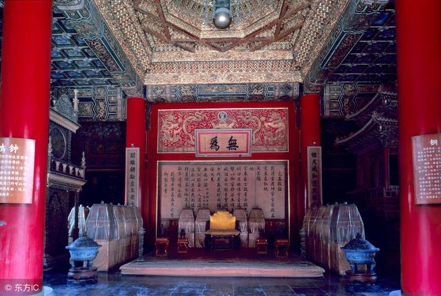 红楼梦为什么叫石头记,曹雪芹是命名红楼梦还是石头记