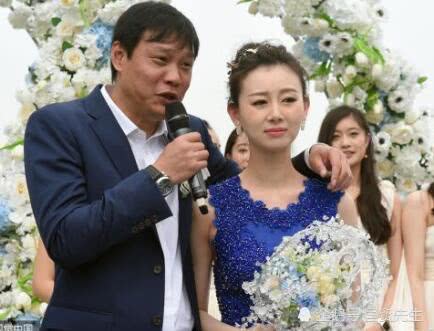 范志毅女儿真人秀,范志毅小17岁妻子与女儿久违同框