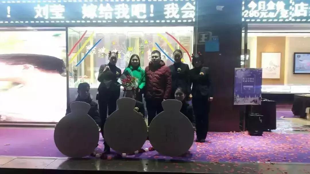 如果这样跟你求婚你会接受吗,他是用什么方式跟你表白的