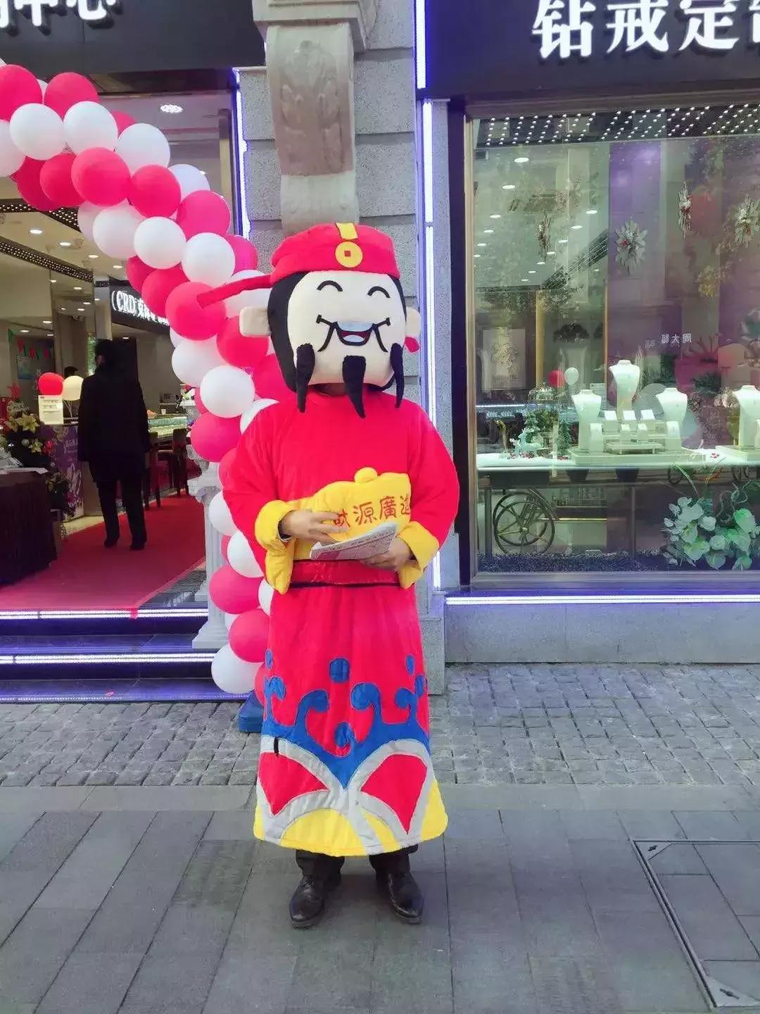 如果这样跟你求婚你会接受吗,他是用什么方式跟你表白的