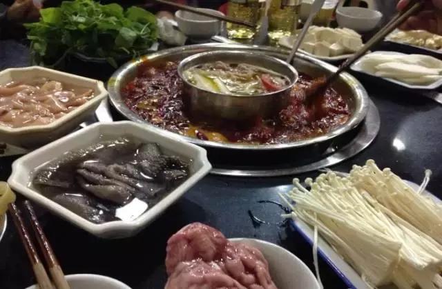 这几家老火锅，征服了重庆一代又一代吃货的胃！