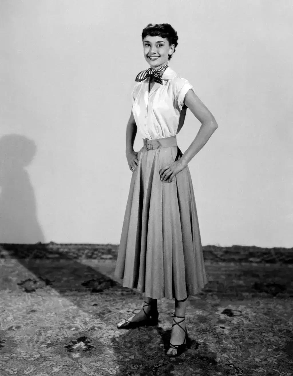 丝巾多种佩戴方式,丝巾的四种佩戴方式