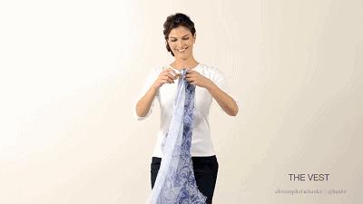 时尚高端珍珠扣丝巾高贵系法配饰,丝巾怎么系比较好看而且简单方便