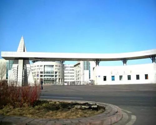 开车撞摩托车摩托车无证怎么处理,无证驾驶摩托车带人摔伤责任划分