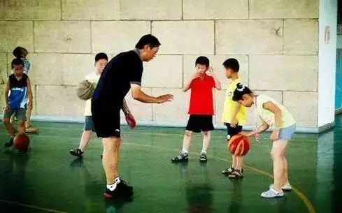 在家陪小孩玩什么游戏,周末和孩子在家玩什么小游戏