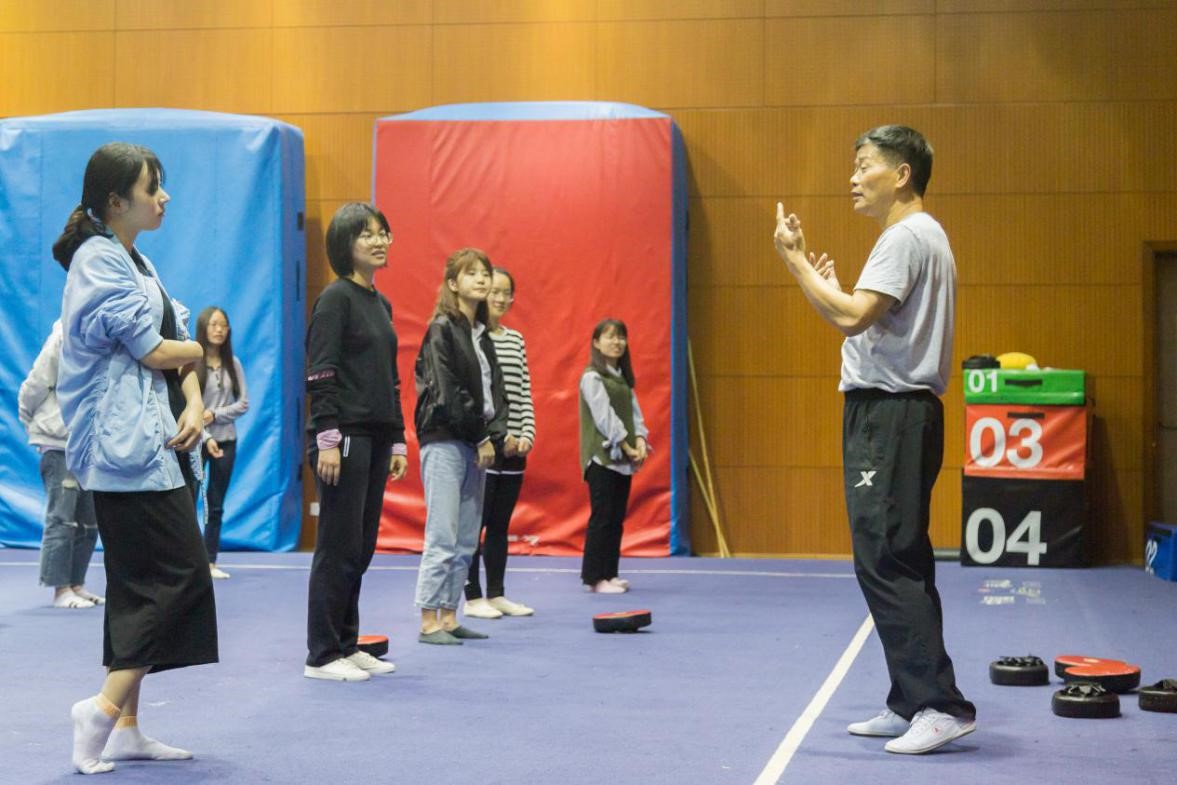 学校女子防身术课程,大学女生防身术教学